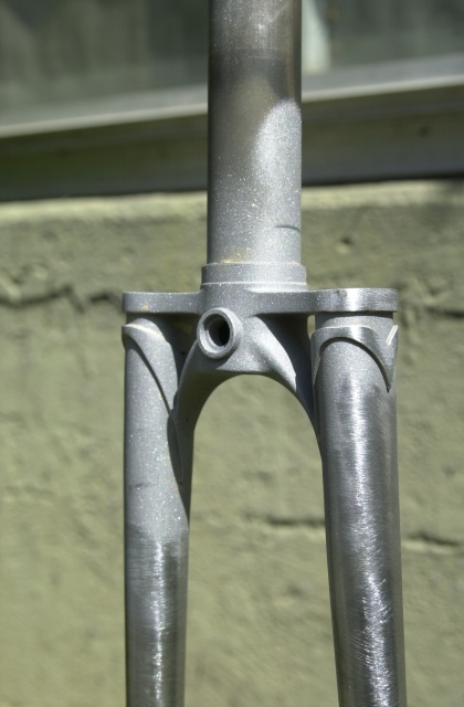 Lightweight touring fork crown