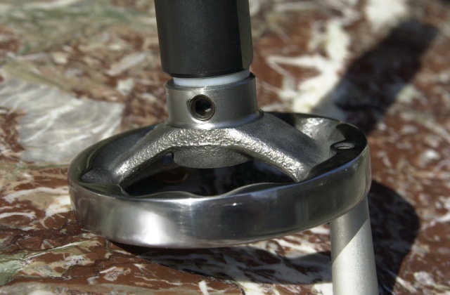 Lug vise detail of the Jergens two spoke polished cast iron handle.  Handle is secured to the 7/16" drawbar by a 10mm. set screw and a nylon washer separates the handle from the body for smooth rotational action.